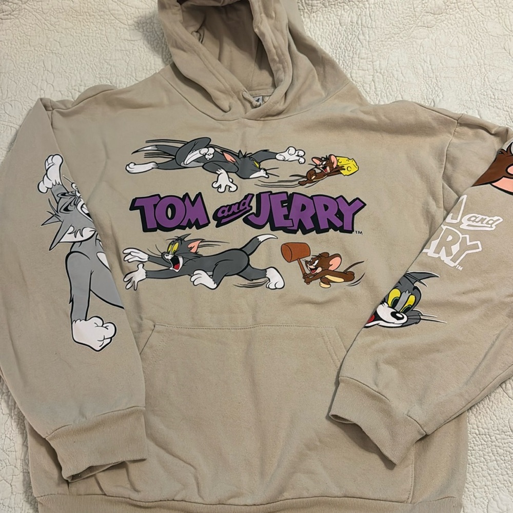 Men’s size small Tom and Jerry hoodie
